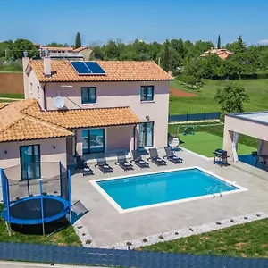 Silvano & Nadija Villa